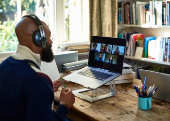 Executivos da “Fortune Future 50” focam investimentos em IA e trabalho remoto