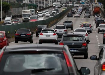 com qual idade seu carro fica isento do imposto em cada estado? Veja lista