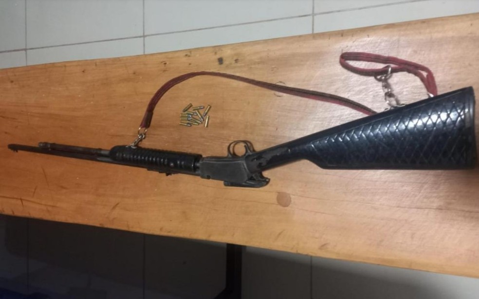 briga-de-vizinhos-por-som-alto-termina-em-morte-em-perolandia2C-goias3A-suspeito-foge-e-avo-e-detido-por-disparo-de-arma