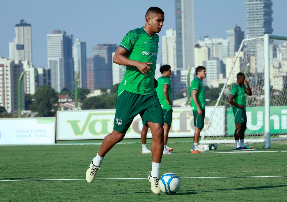 diretor-do-goias-coloca-david-braz-a-disposicao-de-jair-ventura3A-contrato-ate-2025