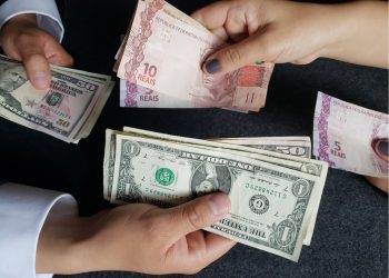 Como a decisão do Fed intensificou a derrocada do real, apesar do corte de juros