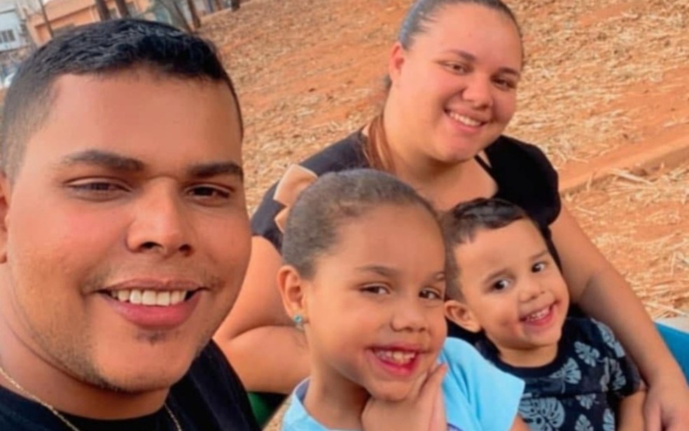 familia-morre-em-acidente-na-go-2172C-e-crianca-de-4-anos-nao-resisti-tragedia-na-estrada-de-goias3A-morrem-pais-e-irma-de-menino-apos-acidente-de-carro