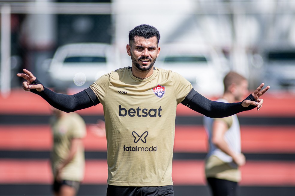 goias-esta-perto-de-contratar-o-lateral-willean-lepo-do-vitoria-para-reforcar-a-equipe-em-2025