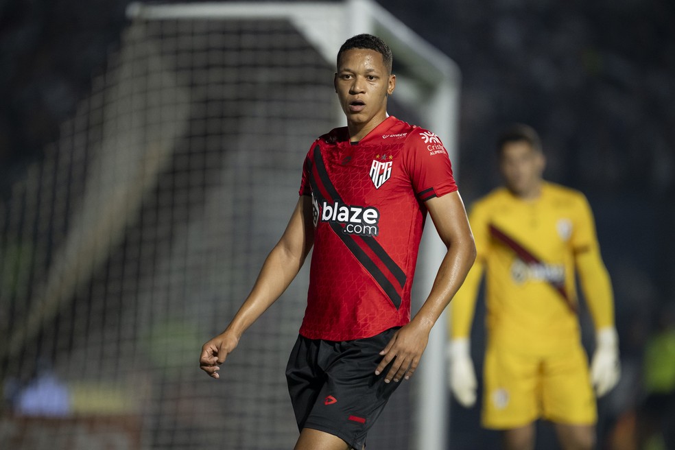 juventude-acerta-emprestimo-de-zagueiro-do-atletico-go-para-reforcar-elenco-na-serie-a-2025