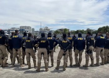 Jovem baleada por agentes da PRF continua em estado grave em hospital do RJ