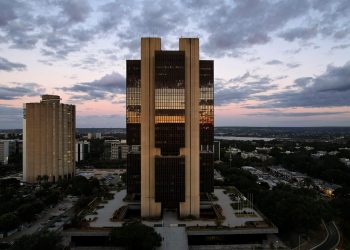 Reações ao Copom, decisão do BCE, balanço da Apple, Caged, Haddad e mais destaques