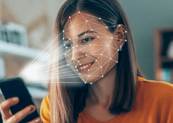 Coleta de íris continua em São Paulo: especialistas alertam para riscos