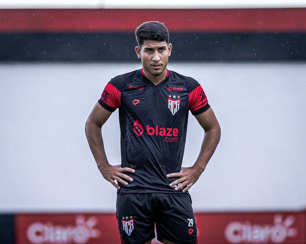 daniel-tem-chance-de-se-firmar-no-atletico-go-com-guanaes3A-22experiencia-positiva-juntos-no-operario-pr22.-futuro-promissor-no-clube