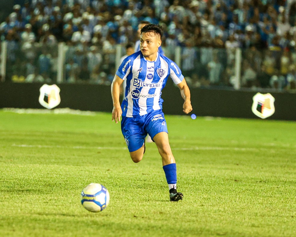 goias-reforca-elenco-com-contratacao-do-atacante-venezuelano-esli-garcia