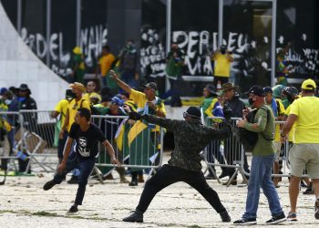 Para psicanalistas, ataque do 8/1 foi movido por revolução imaginária