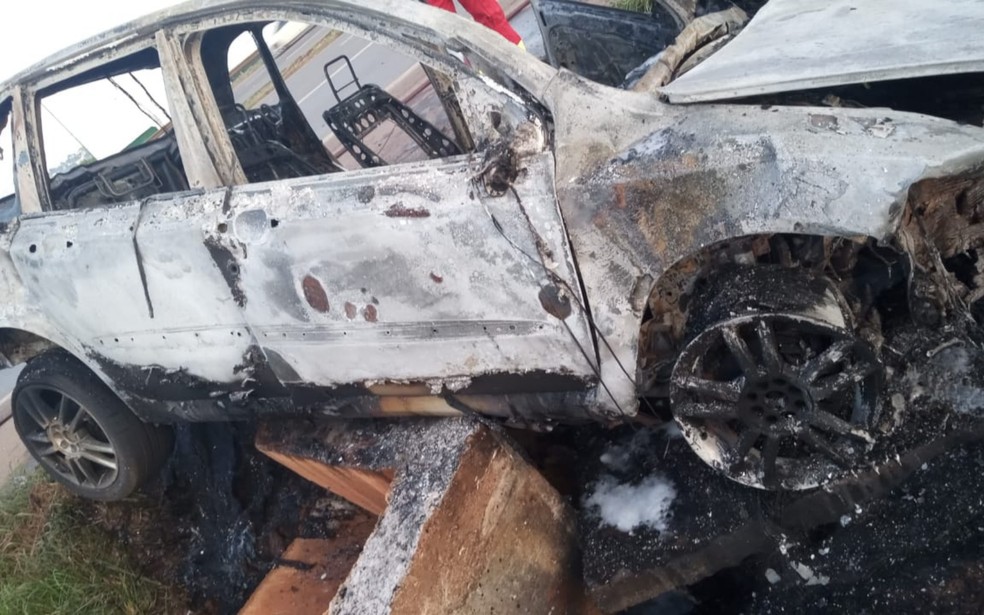 motorista-morre-em-acidente-na-br-060-em-anapolis3A-carro-capotou-e-pegou-fogo.-medidas-de-seguranca-no-transito-sao-essenciais