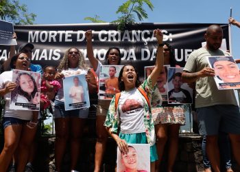 Em cartão postal do Rio, ONG pede volta de memorial de crianças mortas