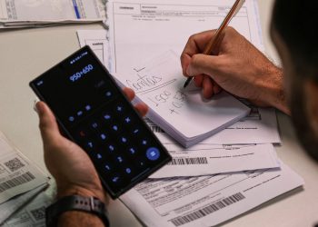 Especialista indica como cuidar de finanças em cenário de juros altos