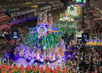 Em meio ao luto, Mocidade leva reflexão sobre o futuro para a Sapucaí