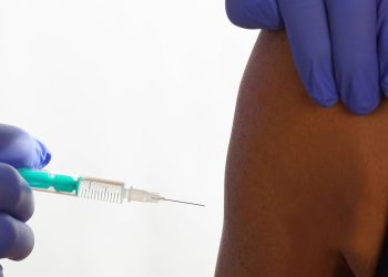 Dia Mundial do Câncer: vacina do HPV também previne doença em homens
