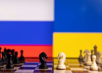 Guerra de 3 anos deixa país fraturado e em risco de isolamento internacional