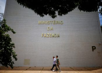 Fazenda reduz projeção do PIB de 2025 de 2,5% para 2,3%