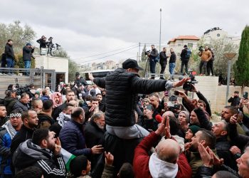 Hamas liberta 3 reféns em troca de 183 prisioneiros detidos por Israel