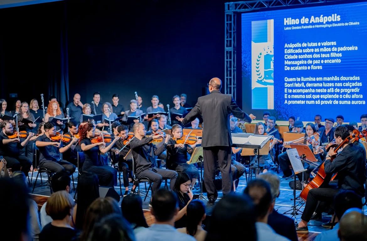 22quarta-cultural-em-anapolis3A-apresentacao-musical-da-banda-lira-de-prata-no-teatro-municipal22