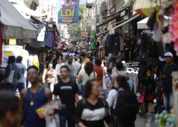 Informalidade recua no mercado de trabalho em janeiro, diz IBGE