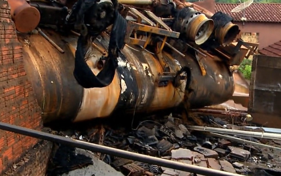 incendio-de-caminhao-tanque-em-rio-verde-atinge-casas-e-deixa-4-feridos