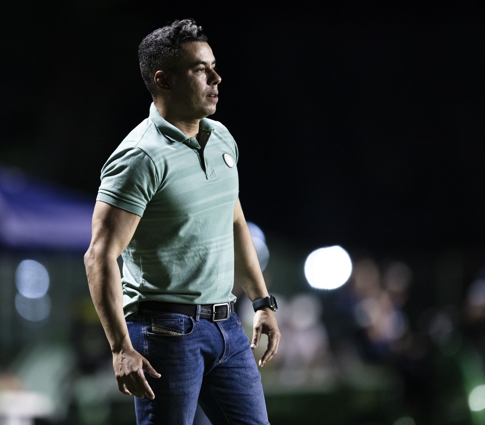 jair-ventura-exalta-numeros-do-goias-e-destaque-para-jogadores-da-base