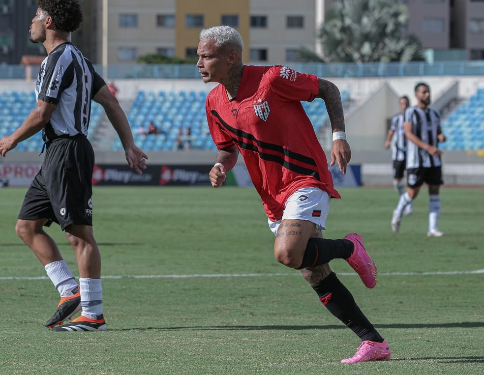 janderson-deixa-atletico-go-e-deve-reforcar-remo-na-serie-b-2025