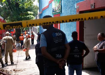 Após incêndio, prefeito diz que escolas de samba não serão rebaixadas