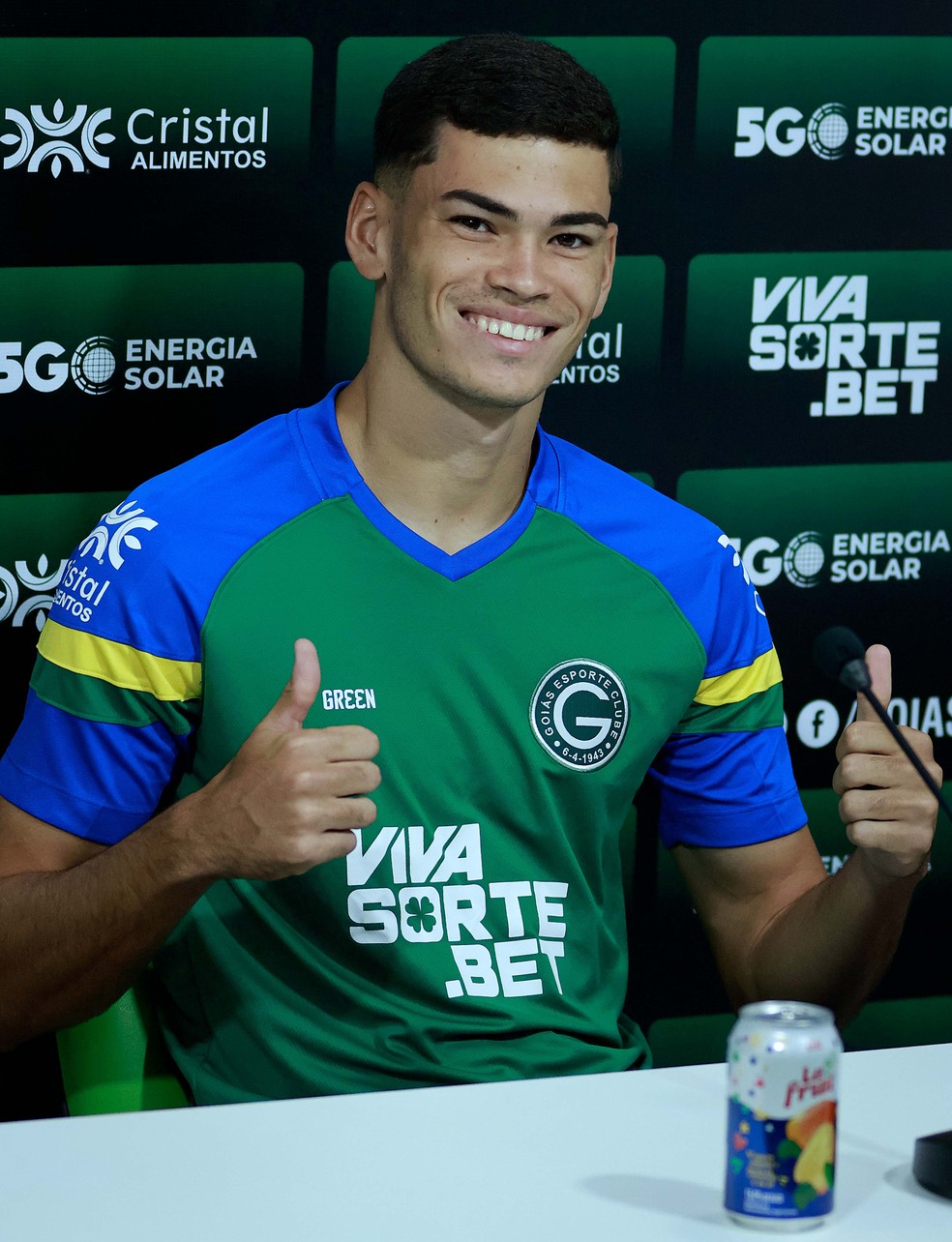 zagueiro-campeao-sul-americano-volta-ao-goias-confiante-em-ano-de-afirmacao