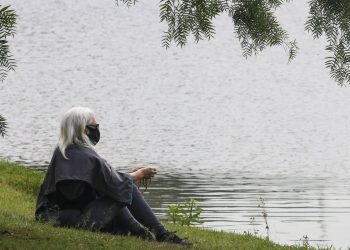 Covid: 5 anos após 1ª morte no país, documentos expõem negacionismo