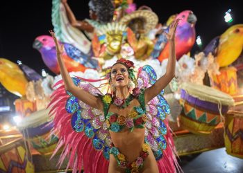 as reclamações de escolas de samba do Rio sobre notas