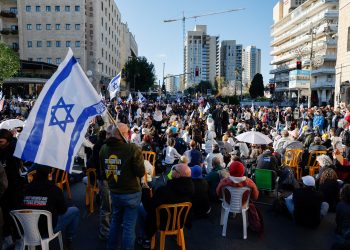 Milhares protestam em Israel contra guerra e avanço de Netanyahu sobre instituições