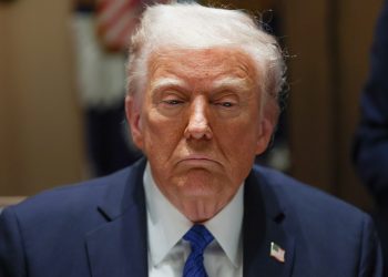 Trump gera temores de guerra comercial à medida que as tarifas afetam aliados