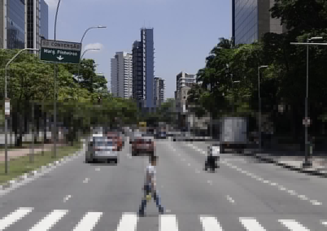 Avenida_Faria_Lima_cruce_de_peatones.jpg