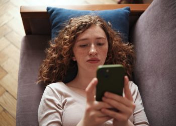 Milhões da GenZ estão desempregados e culpa pode ser dos “diplomas inúteis”