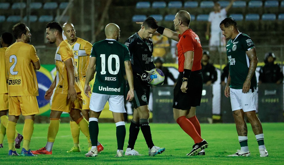 de-enfrenta-brasiliense-na-semifinal-da-copa-verde-apos-eliminacao-no-goianao