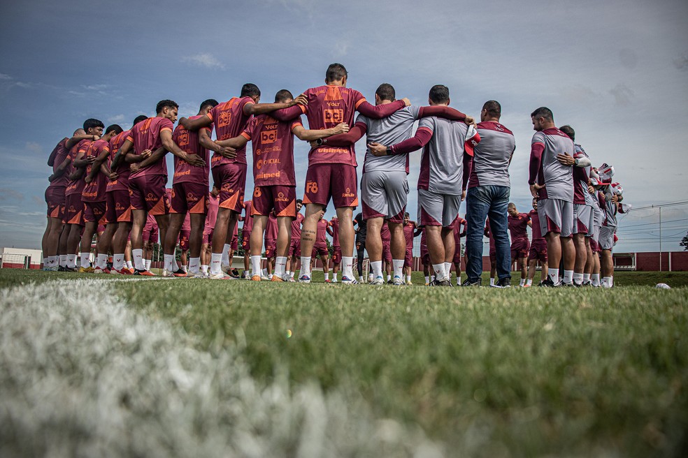 final-do-campeonato-goiano3A-vila-nova-se-prepara-para-enfrentar-anapolis-em-busca-do-titulo-e-adota-estrategia-de-concentracao-na-cidade-do-jogo