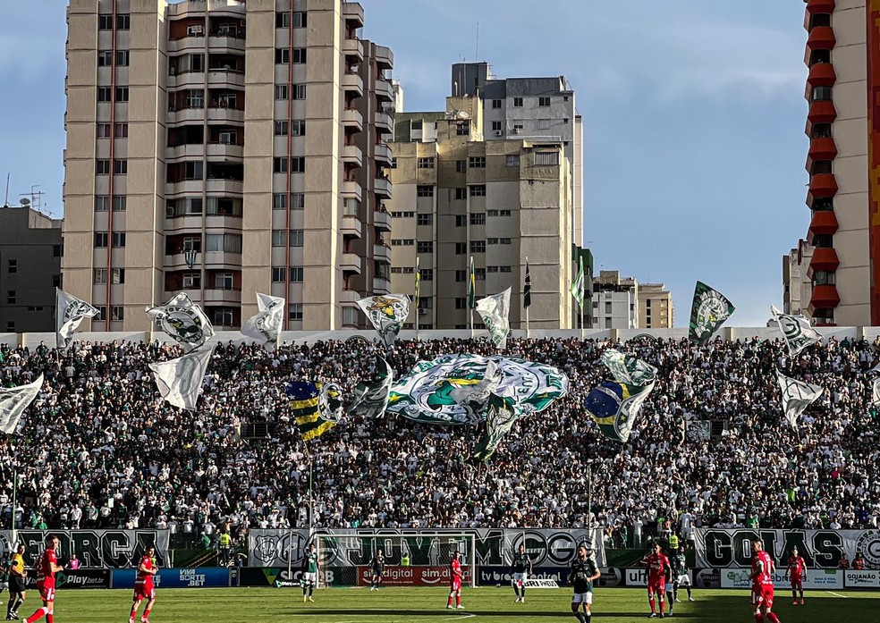 goias-precisa-reverter-sequencia-de-derrotas-contra-o-vila-nova3A-torcida-revoltada-e-pressao-sobre-o-tecnico.-novo-confronto-se-aproxima