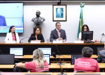 Governo prioriza prevenção do câncer, mas entidades apontam falhas no atendimento às mulheres – Notícias
