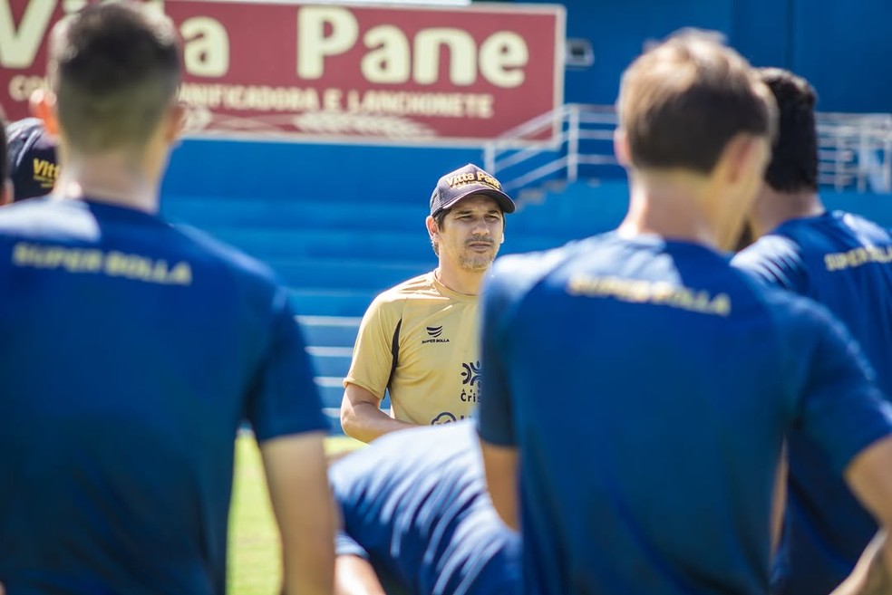 lucio-flavio-celebra-inicio-promissor-e-confianca-da-aparecidense