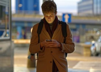 Cansado das ligações indesejadas e de golpes no celular? Saiba como se proteger