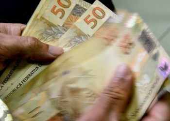 Juros futuros fecham em alta em dia de ata do Copom