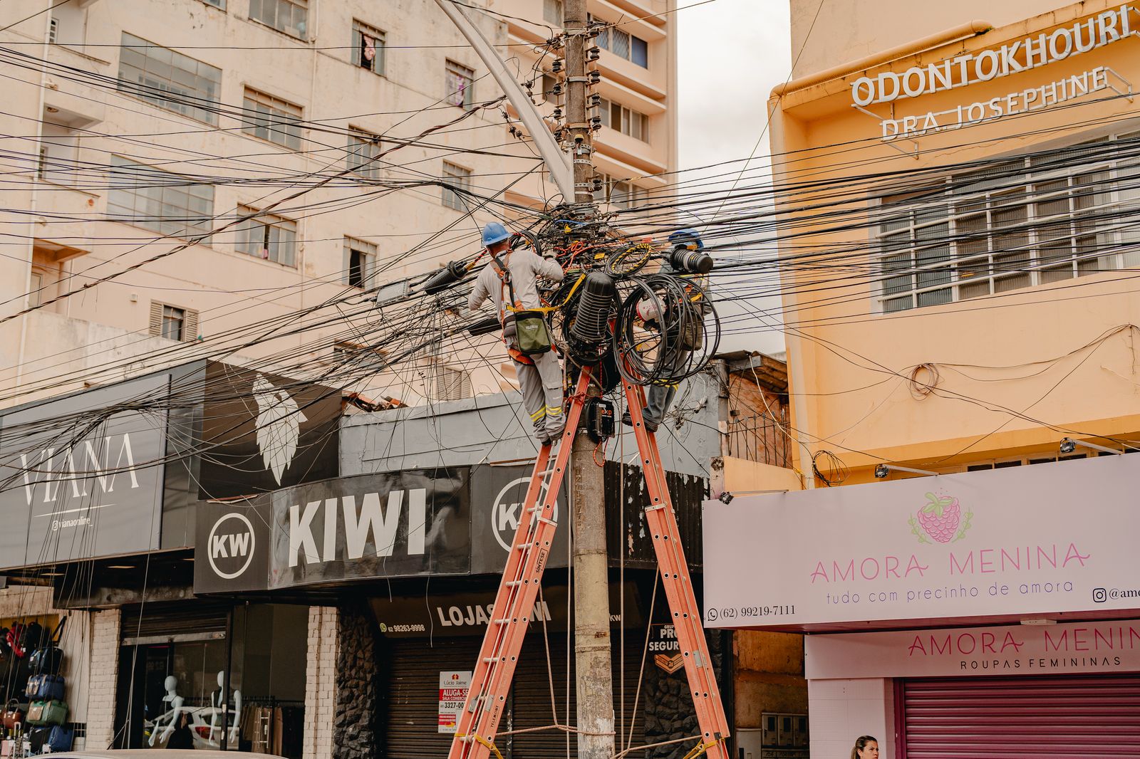 remocao-de-4-toneladas-de-fios-inutilizados-melhora-seguranca-e-estetica-em-anapolis