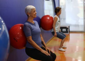 Musculação protege cérebro de idosos contra demência, diz estudo