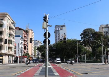 Cai à metade proporção de brasileiros que vivem em ruas sem calçada