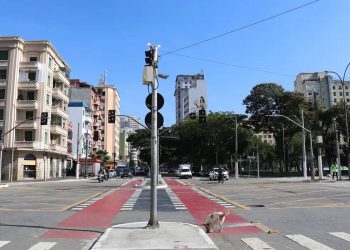 Cai à metade proporção de brasileiros que vivem em ruas sem calçada