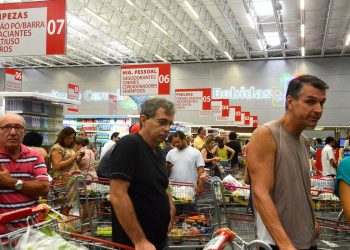 Inflação desacelera e fecha março em 0,56%, pressionada por alimentos