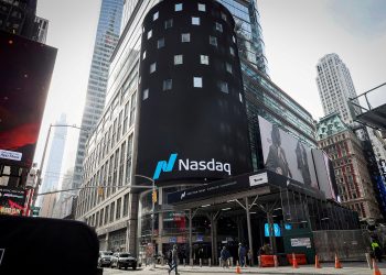 Bolsas pelo mundo despencam e Nasdaq entra em “bear market” com guerra tarifária