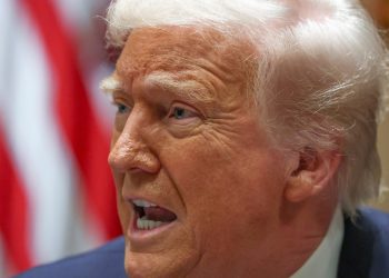 “Não sejam fracos! Não sejam estúpidos!”, diz Trump enquanto bolsas desabam