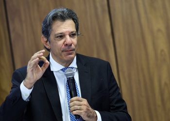 Dívida cara é culpa do governo, e não do BC, dizem economistas